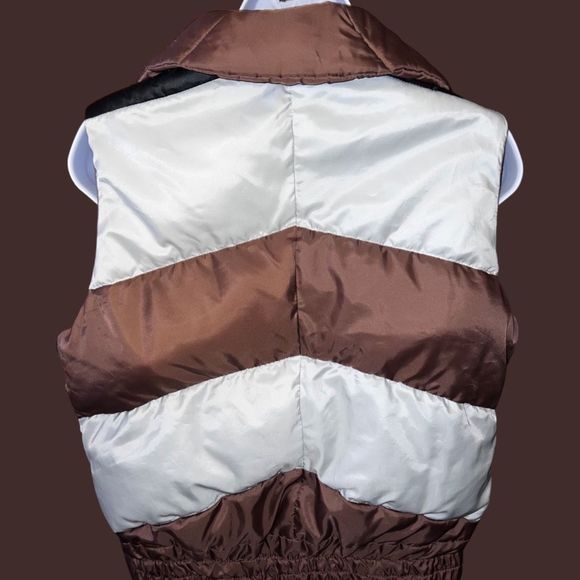 🎿 Vtg Monika Tilley Profile Mens Chevron Black Beige White Stripe Zip Down Vest - Picture 2 of 7